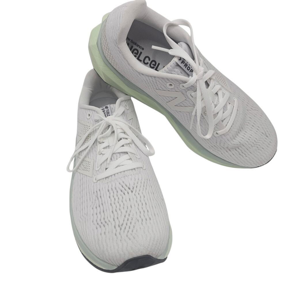 New Balance Women's FuelCell Propel v5 in White/Melon Water/Clay Ash Size 9.5
